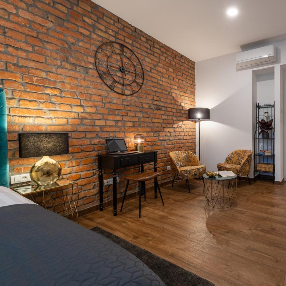 Brickwall Apartment